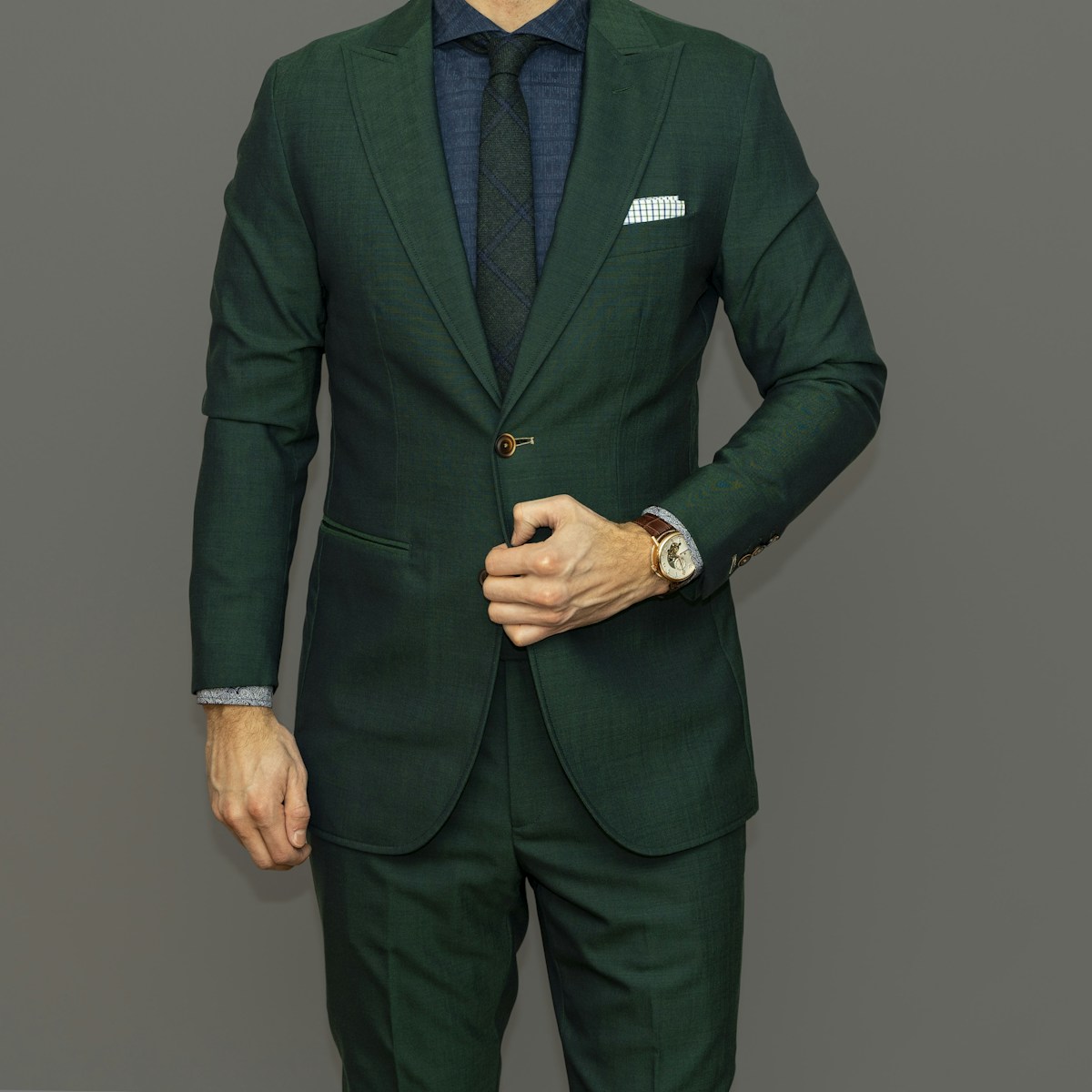 Tailored suit details and accessories